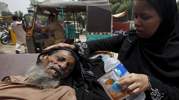 Paquistão: calor fez mais de mil mortos mas termómetros estão a descer Paquistão: calor fez mais de mil mortos mas termómetros estão a descer