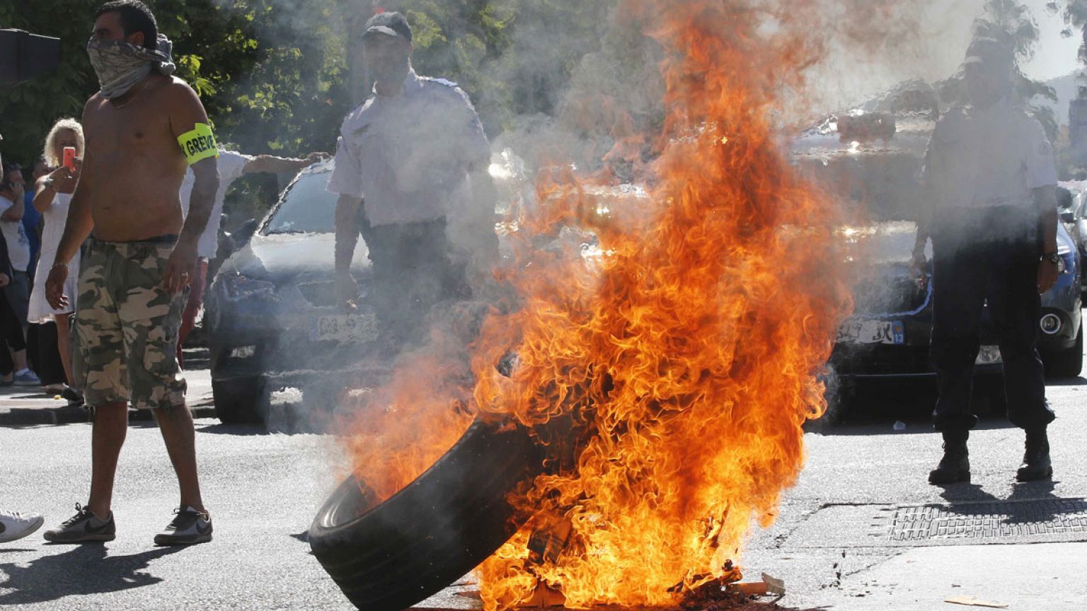 France: Anti-Uperpop taxi protest turns violent