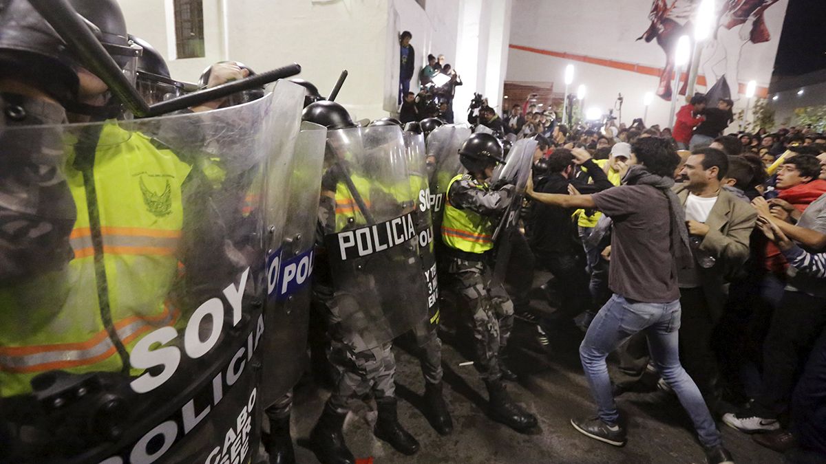 Equatorianos nas ruas contra Correa