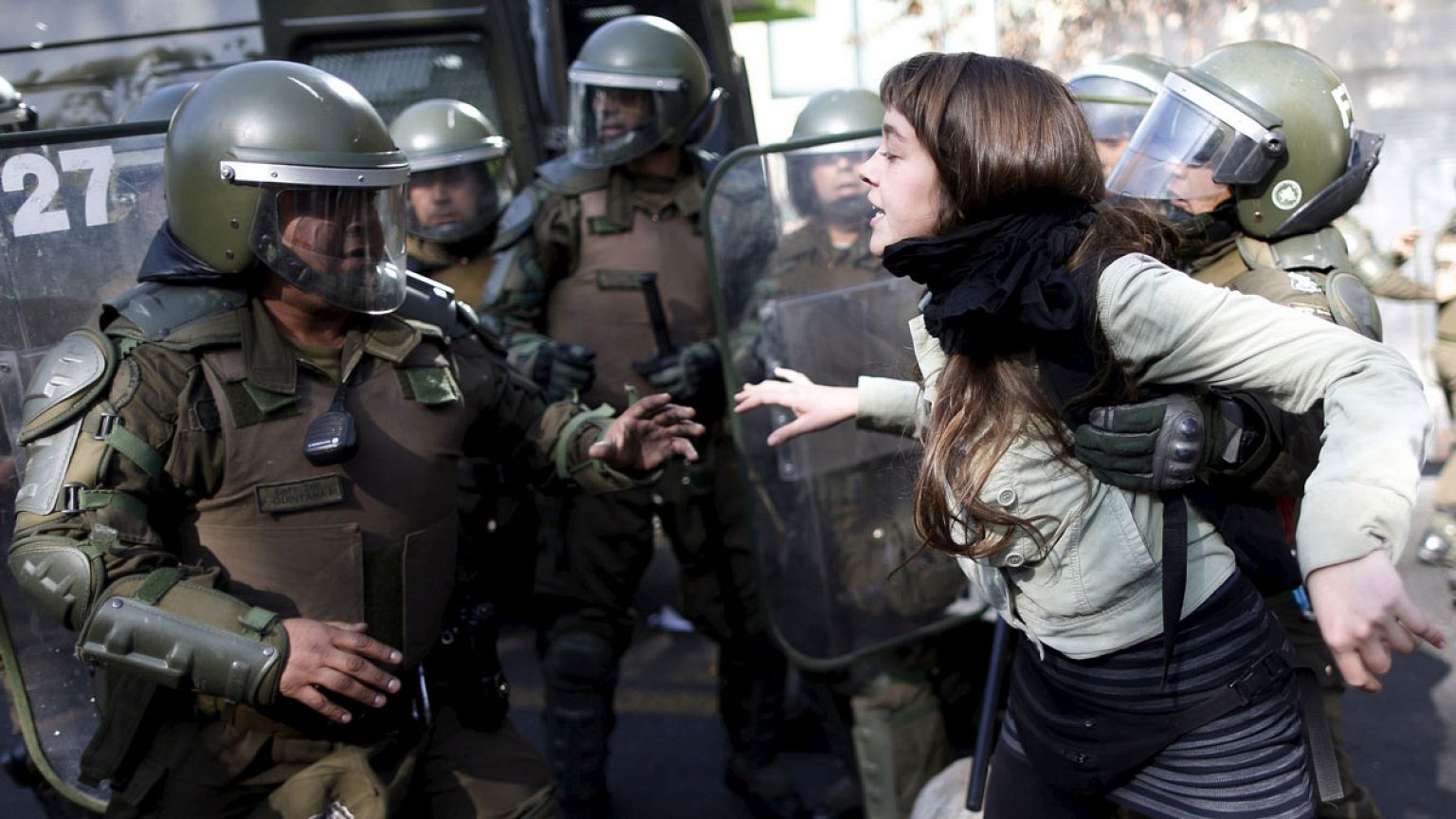 Chile: Violent clashes between police and protesters