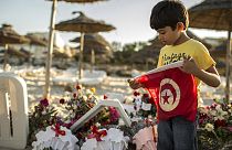 Теракт в Тунисе вызвал массовый отток туристов