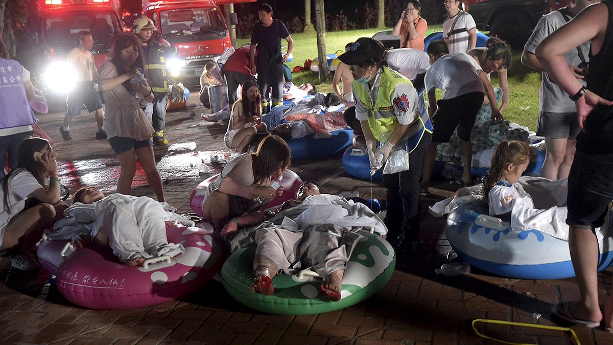 Un incendio en un parque acuático en Taiwán deja alrededor de 500 heridos