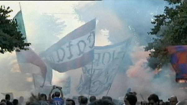 Miles de hinchas del Catania se concentran en protesta contra su presidente detenido Miles de hinchas del Catania se concentran en protesta contra su presidente detenido