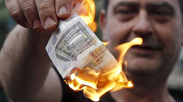 Cientos de personas se manifiestan en Atenas contra la austeridad Cientos de personas se manifiestan en Atenas contra la austeridad