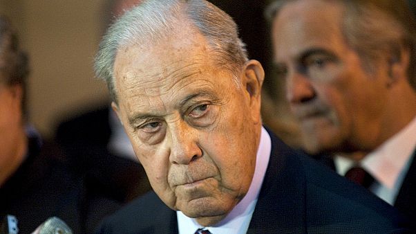 Morreu Charles Pasqua, figura influente e polémica da política francesa Morreu Charles Pasqua, figura influente e polémica da política francesa