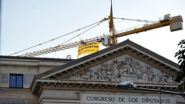 España: Greenpeace se sube al Congreso de los Diputados contra la "Ley Mordaza" España: Greenpeace se sube al Congreso de los Diputados contra la "Ley Mordaza"