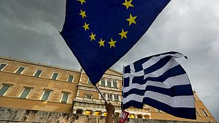 Tömegtüntetés Athénban az eurózóna mellett