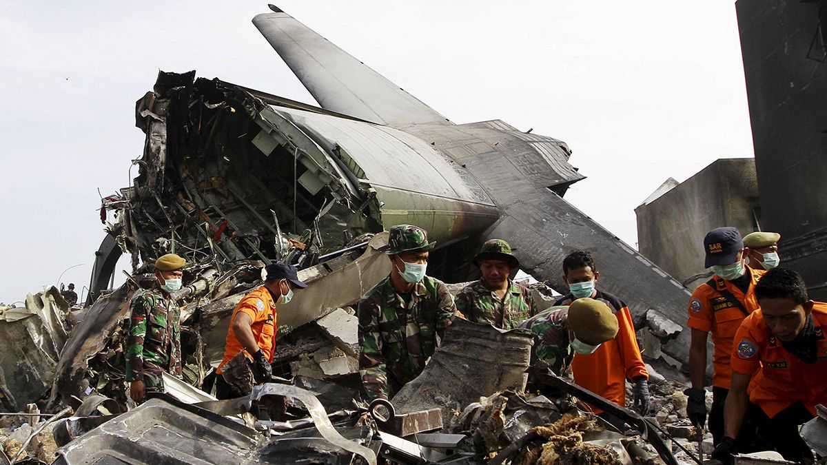 Drame en Indonésie : un vieux C-130 de l'armée s'écrase dans une zone résidentielle