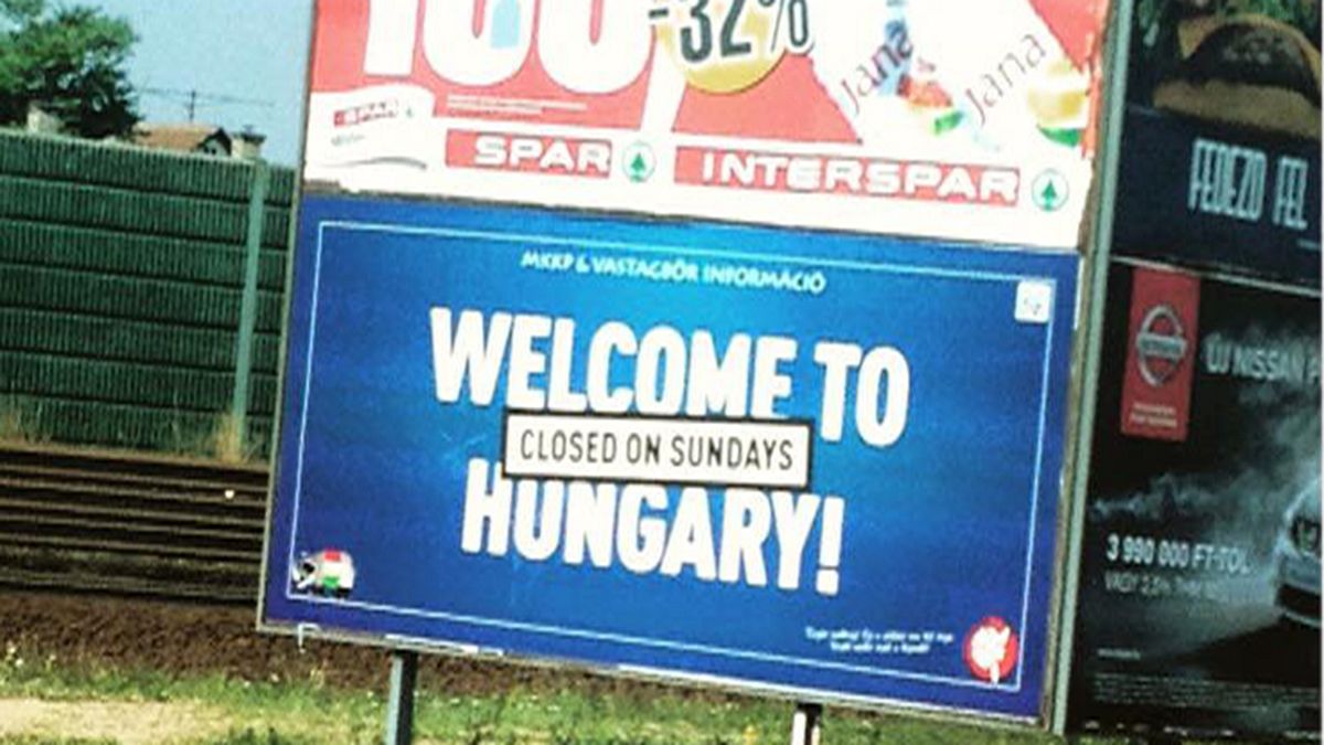 Sorry for our prime minister – plakátokkal vágtak vissza a magyar kormánynak