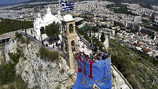 اليونانيون منقسمون بشأن استفتاء الاحد