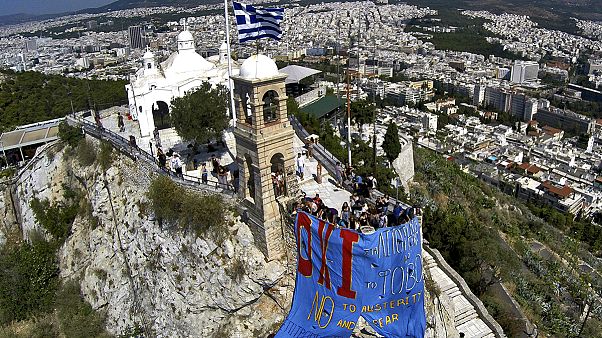 Yunanistan 'evet' ve 'hayır' arasında ikiye bölündü Yunanistan 'evet' ve 'hayır' arasında ikiye bölündü