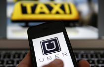 Taxi-Konkurrent Uber setzt umstrittenen Fahrdienst UberPOP in Frankreich aus