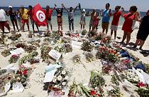 یک دقیقه سکوت در بریتانیا به احترام سی قربانی حمله تروریستی در تونس