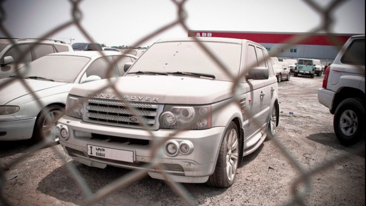 Dubai'nin terk edilen lüks arabaları