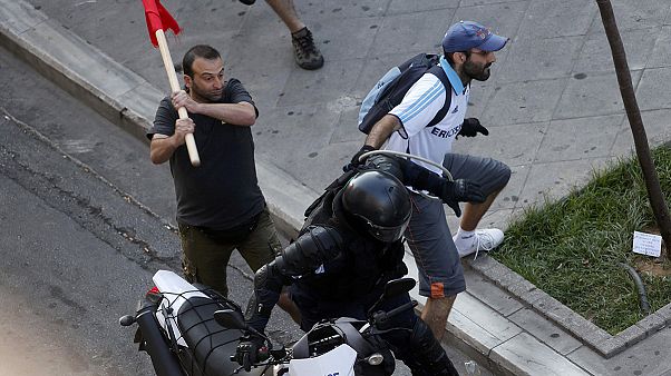 Grécia: Confrontos entre polícia e apoiantes do "Não" Grécia: Confrontos entre polícia e apoiantes do "Não"