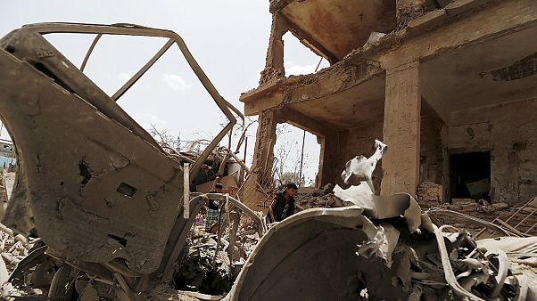 عدد من القتلى والجرحى في غارات للتحالف على مواقع للحوثيين في صنعاء عدد من القتلى والجرحى في غارات للتحالف على مواقع للحوثيين في صنعاء
