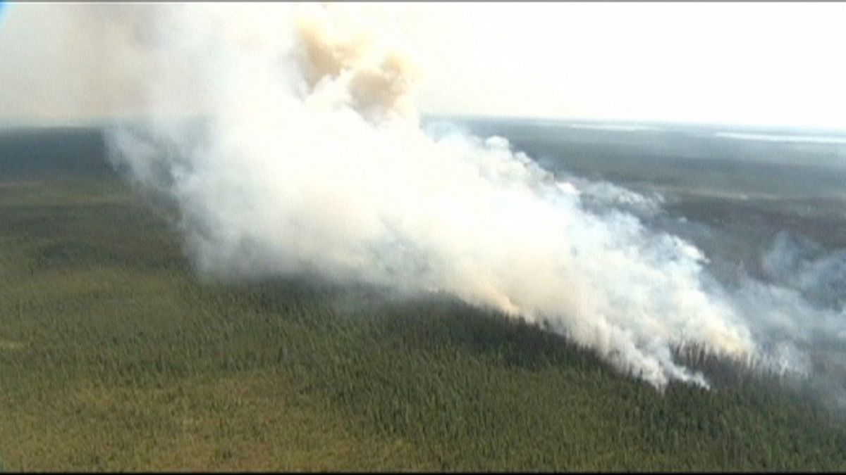 حرائق الغابات تجبر اكثر من خمسة آلاف كندي على إخلاء منازلهم