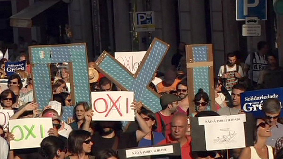 Cidadãos de vários países saem à rua para apoiar o "Não" na Grécia