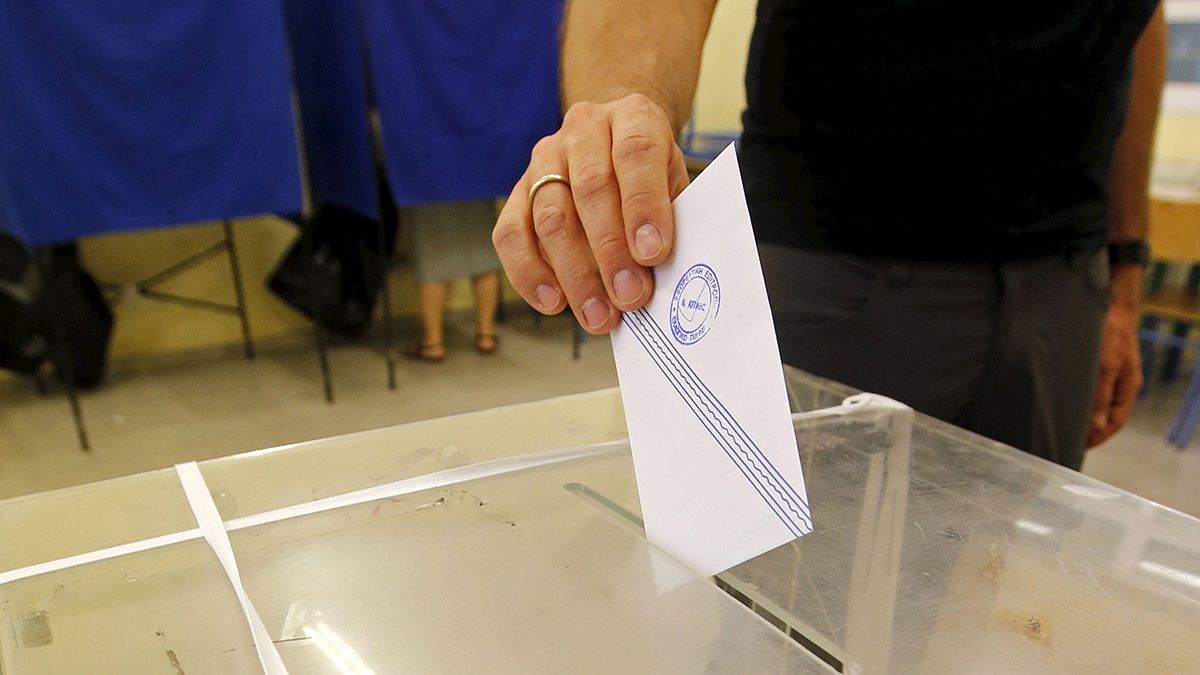 Yunanistan'daki kritik referandumda oy verme işlemi başladı