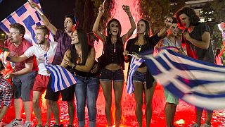 جشن و شادی مردم یونان پس از رای منفی در همه پرسی