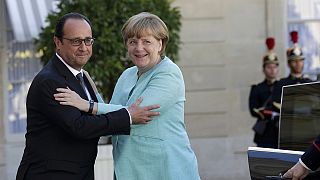 Crise grega: Merkel e Hollande pedem "equilíbrio entre solidariedade e responsabilidade"