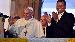 Una multitud de más de un millón de personas recibe al Papa en Guayaquil