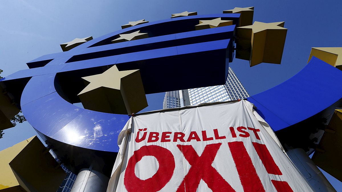 Az összeomlástól védi a görög bankokat az EKB