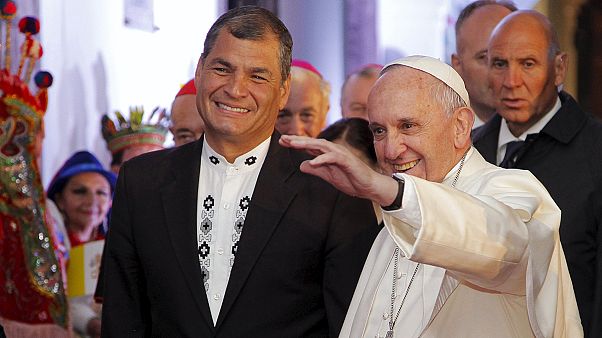 Hívők millióit vonzza Ecuadorba az ott tartózkodó Ferenc pápa Hívők millióit vonzza Ecuadorba az ott tartózkodó Ferenc pápa