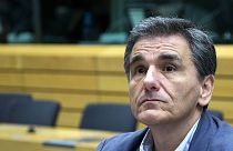 وزير المالية اليوناني الجديد "يتواضع" أمام نظرائه