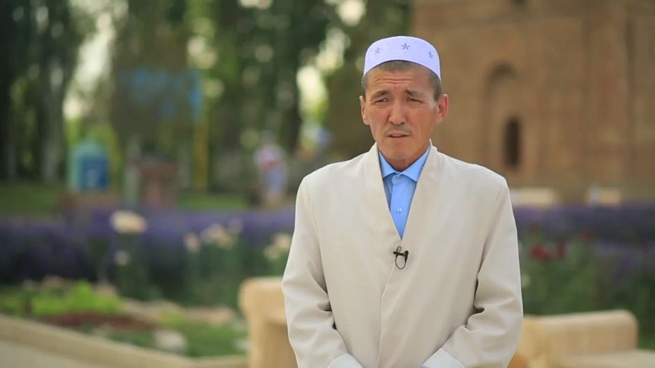 Казахский памятник, который дарит удачу молодоженам Казахский памятник, который дарит удачу молодоженам