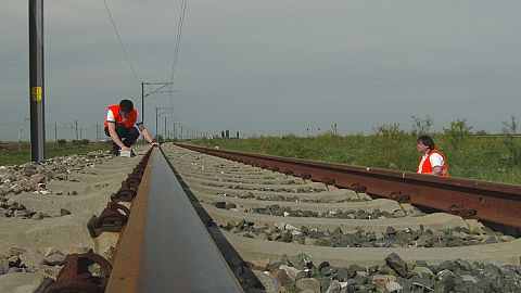 Do you know: what's better - a road or a rail?