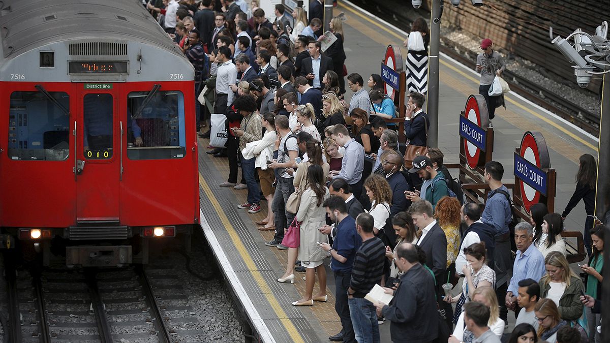 Londra'da metro grevi ulaşımı felce uğrattı