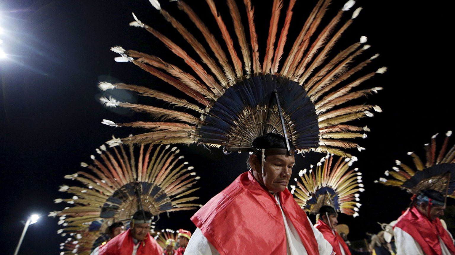 Evo Morales accueille "son frère", le pape, à La Paz