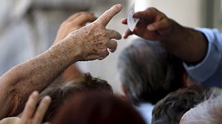 Ελλάδα: Δεκάδες συνταξιούχοι σε ουρές στις τράπεζες