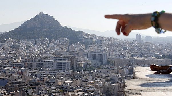 Οι Έλληνες πλήρωσαν 1 δισ. ευρώ φόρους το τελευταίο 10ήμερο Οι Έλληνες πλήρωσαν 1 δισ. ευρώ φόρους το τελευταίο 10ήμερο