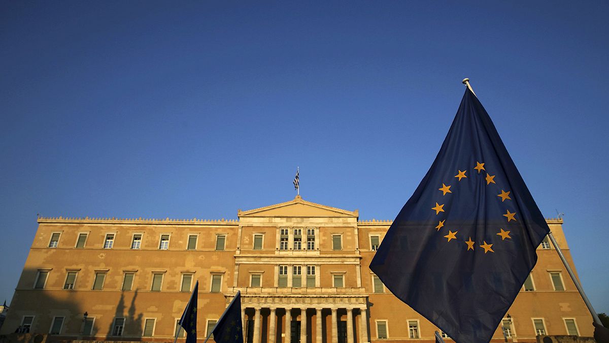 Parlamento grego vota novo pacote de medidas