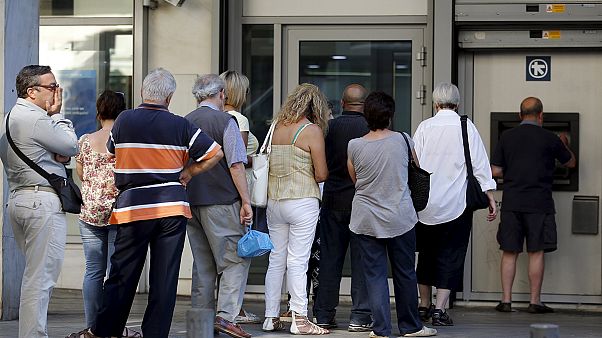 اليونانيون في حيرة من أمرهم: بين البقاء في أوروبا ورفض اجراءات التقشف اليونانيون في حيرة من أمرهم: بين البقاء في أوروبا ورفض اجراءات التقشف