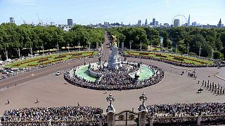 Isabel II celebra 75 aniversario de la Batalla de Inglaterra