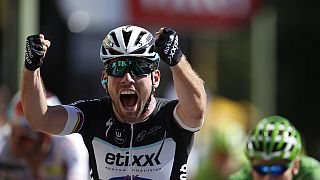 Mark Cavendish sprints to take victory in Tour de France seventh stage