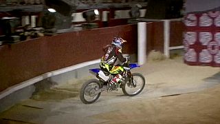 Red Bull X-Fighters: Motocross in der Stierkampfarena