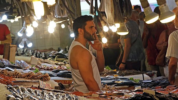 Ελλάδα: Με κομμένη την ανάσα οι πολίτες παρακολουθούν τις εξελίξεις στις Βρυξέλλες Ελλάδα: Με κομμένη την ανάσα οι πολίτες παρακολουθούν τις εξελίξεις στις Βρυξέλλες