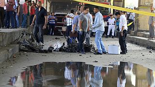 l'Isil rivendica l'attentato al Cairo.Il bilancio è di un morto e nove feriti.