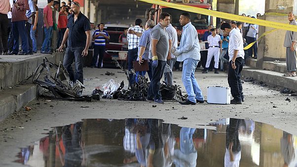 l'Isil rivendica l'attentato al Cairo.Il bilancio è di un morto e nove feriti. l'Isil rivendica l'attentato al Cairo.Il bilancio è di un morto e nove feriti.