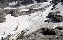 "Megaavalanche" de ciclistas a descer os Alpes