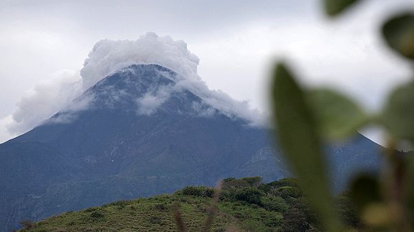 Mexique : éruption du volcan Colima et évacuation d'habitants Mexique : éruption du volcan Colima et évacuation d'habitants