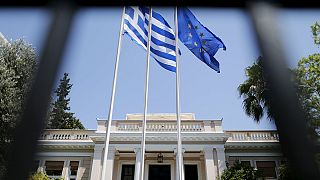 Греция остается в еврозоне