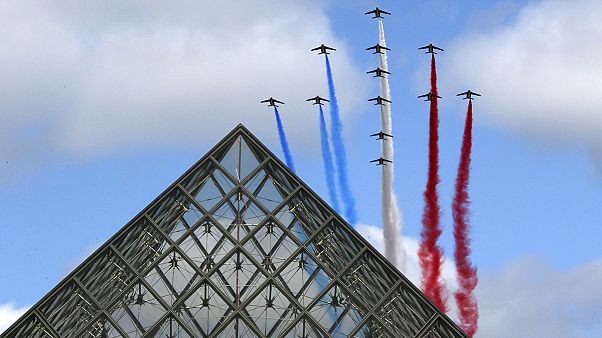 فرنسا تكرم قوات الشرطة والدرك المكلفة بمكافحة الإرهاب خلال إستعراضات العيد الوطني فرنسا تكرم قوات الشرطة والدرك المكلفة بمكافحة الإرهاب خلال إستعراضات العيد الوطني