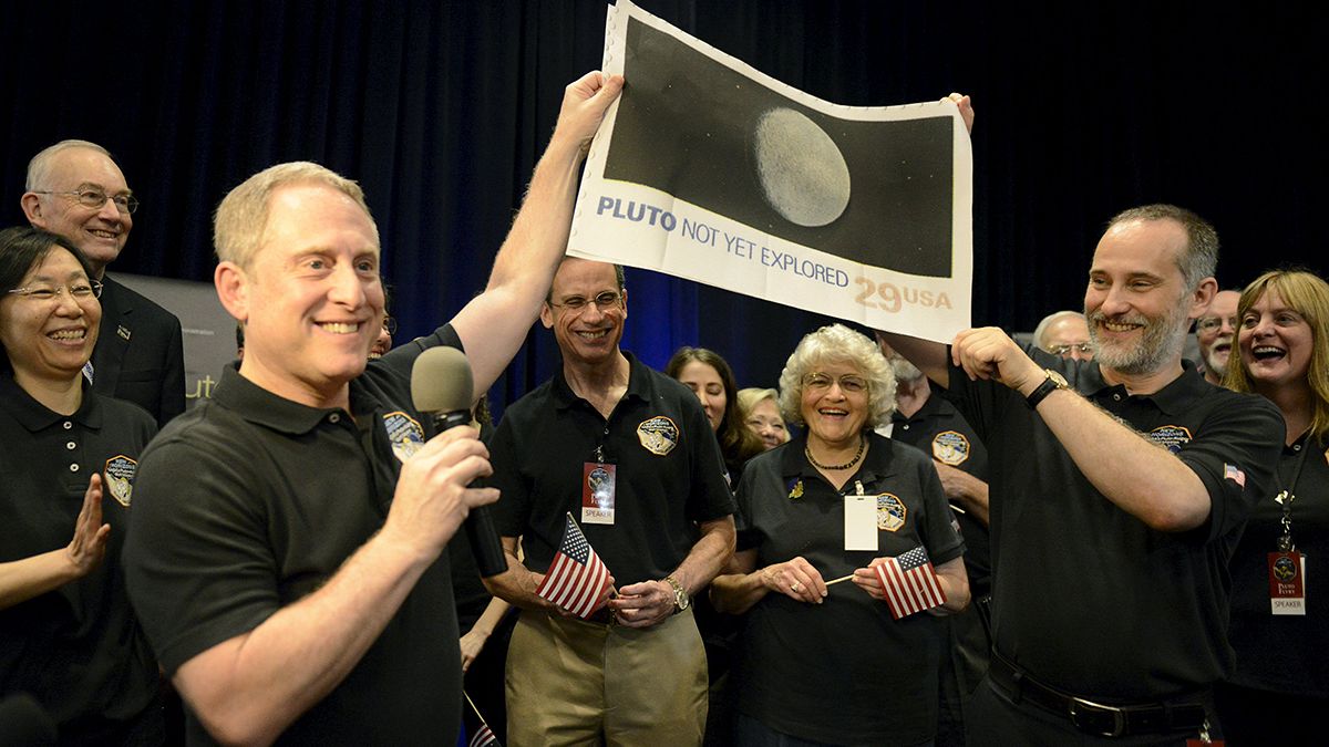 NASA probe "phones home" after surviving flyby with Pluto