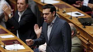 Este szavaz a görög parlament a mentőcsomagról