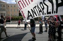 Újra tüntettek Athénban a megszorítások ellen